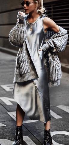 Το cardigan είναι ακόμα εδώ και έχει θέση στο δικό σου street style