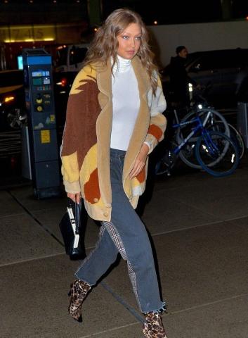 Το super trendy outfit της Gigi Hadid