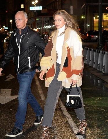 Το super trendy outfit της Gigi Hadid