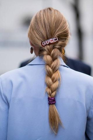 Hair clips: Πώς θα φορέσεις το αξεσουάρ μαλλιών από τα ‘90s