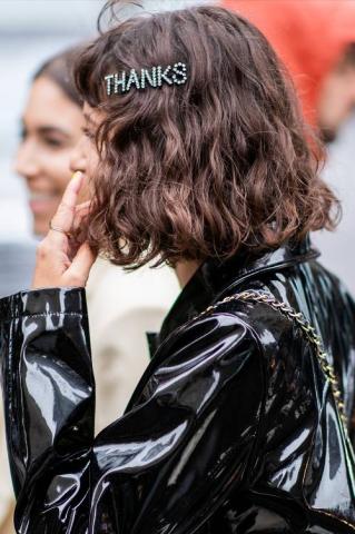 Hair clips: Πώς θα φορέσεις το αξεσουάρ μαλλιών από τα ‘90s