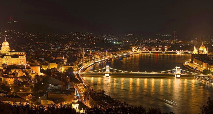 Άν μας έλεγαν να ονειρευτούμε τους πιο μαγικούς Χριστουγεννιάτικους προορισμούς, αυτοί θα ήταν... Άν μας έλεγαν να ονειρευτούμε τους πιο μαγικούς Χριστουγεννιάτικους προορισμούς, αυτοί θα ήταν...