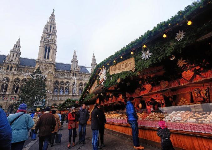 Άν μας έλεγαν να ονειρευτούμε τους πιο μαγικούς Χριστουγεννιάτικους προορισμούς, αυτοί θα ήταν... Άν μας έλεγαν να ονειρευτούμε τους πιο μαγικούς Χριστουγεννιάτικους προορισμούς, αυτοί θα ήταν...