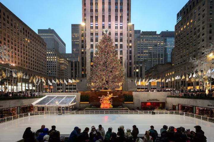 Άν μας έλεγαν να ονειρευτούμε τους πιο μαγικούς Χριστουγεννιάτικους προορισμούς, αυτοί θα ήταν... Άν μας έλεγαν να ονειρευτούμε τους πιο μαγικούς Χριστουγεννιάτικους προορισμούς, αυτοί θα ήταν...