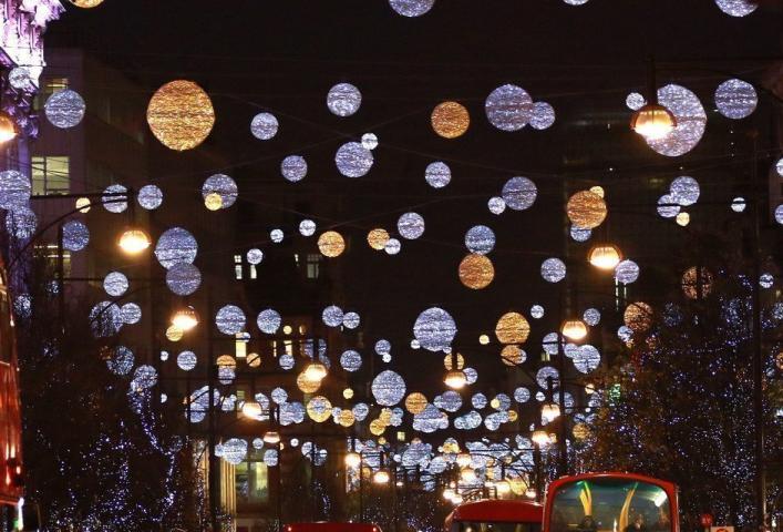 Άν μας έλεγαν να ονειρευτούμε τους πιο μαγικούς Χριστουγεννιάτικους προορισμούς, αυτοί θα ήταν... Άν μας έλεγαν να ονειρευτούμε τους πιο μαγικούς Χριστουγεννιάτικους προορισμούς, αυτοί θα ήταν...