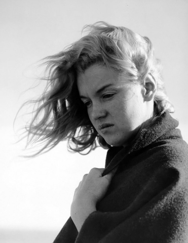 Κανένα γέλιο, μόνο θλίψη: 10 + 1 σπάνιες φωτογραφίες με το πραγματικό πρόσωπο της Marilyn Monroe Κανένα γέλιο, μόνο θλίψη: 10 + 1 σπάνιες φωτογραφίες με το πραγματικό πρόσωπο της Marilyn Monroe