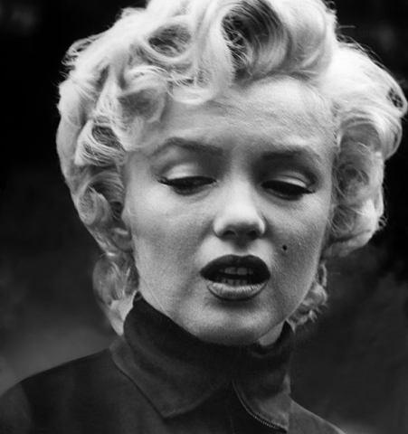 Κανένα γέλιο, μόνο θλίψη: 10 + 1 σπάνιες φωτογραφίες με το πραγματικό πρόσωπο της Marilyn Monroe Κανένα γέλιο, μόνο θλίψη: 10 + 1 σπάνιες φωτογραφίες με το πραγματικό πρόσωπο της Marilyn Monroe