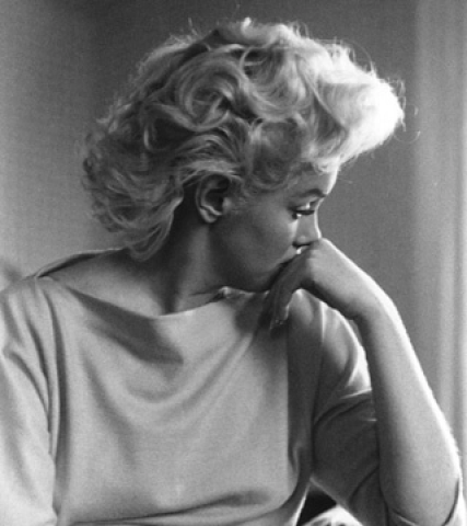 Κανένα γέλιο, μόνο θλίψη: 10 + 1 σπάνιες φωτογραφίες με το πραγματικό πρόσωπο της Marilyn Monroe Κανένα γέλιο, μόνο θλίψη: 10 + 1 σπάνιες φωτογραφίες με το πραγματικό πρόσωπο της Marilyn Monroe