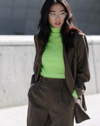 H μεγάλη επιστροφή του ζιβάγκο στο street style που θα σε κερδίσει