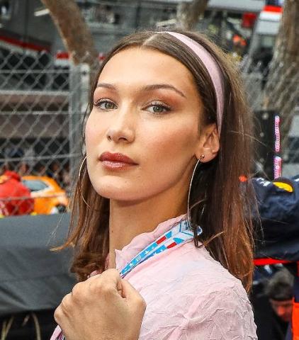 Δεν πάει ο νους σου ποιο αξεσουάρ μαλλιών επιστρέφει στη μόδα