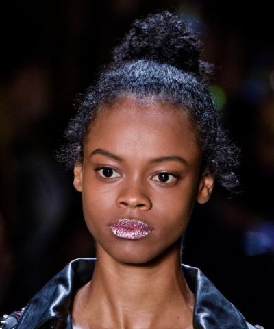 Τα 9 κραγιόν που πρέπει να αποκτήσεις πριν αλλάξει η χρονιά