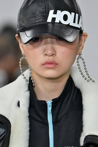 Το 2019 θα είναι η χρονιά του καπέλου: Δες πώς θα υιοθετήσεις την τάση από τώρα