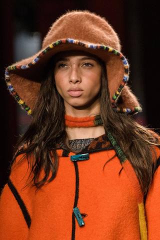 Το 2019 θα είναι η χρονιά του καπέλου: Δες πώς θα υιοθετήσεις την τάση από τώρα