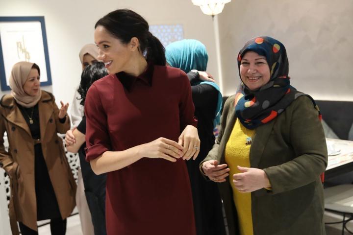 Γιατί ο βρετανικός τύπος λέει πως Meghan και Kate ντύθηκαν σαν δίδυμες;