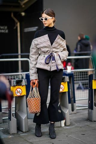 Συμβαίνει τώρα: Η απόλυτη κυριαρχία του διχτυωτού καλσόν (δες πώς να το φορέσεις)