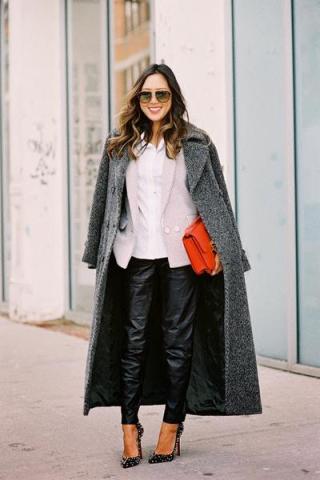 Ο πιο δημοφιλής τρόπος για να φορέσεις το λευκό πουκάμισο αυτόν τον χειμώνα