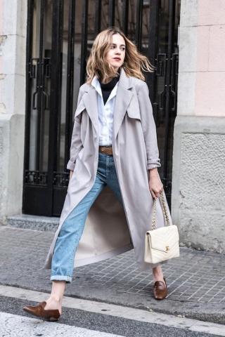 Ο πιο δημοφιλής τρόπος για να φορέσεις το λευκό πουκάμισο αυτόν τον χειμώνα