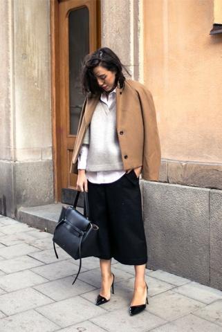 Ο πιο δημοφιλής τρόπος για να φορέσεις το λευκό πουκάμισο αυτόν τον χειμώνα