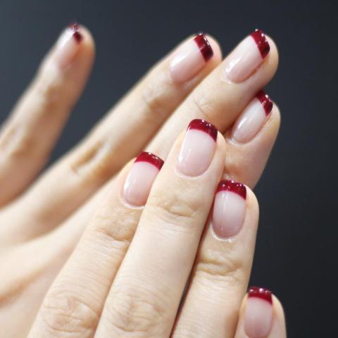 15 υπέροχες ιδέες για τα προ-εορταστικά σου νύχια