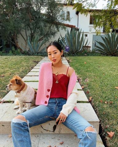 Street Style: Ροζ μέσα στον χειμώνα; Δες πώς θα το φορέσεις