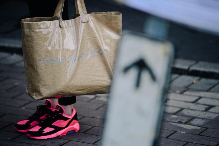 Comme des Garçons και Gucci δημιουργούν μαζί την απόλυτη shopping bag Comme des Garçons και Gucci δημιουργούν μαζί την απόλυτη shopping bag