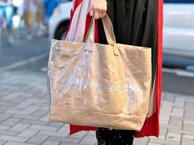 Comme des Garçons και Gucci δημιουργούν μαζί την απόλυτη shopping bag Comme des Garçons και Gucci δημιουργούν μαζί την απόλυτη shopping bag