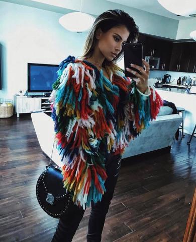 Shaggy πουλόβερ: Κι όμως, είναι μια από τις top τάσεις του χειμώνα