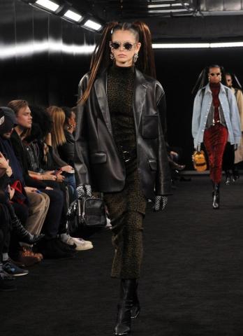 Η Kaia Gerber άφησε το στίγμα της στην πασαρέλα της Alexander Wang