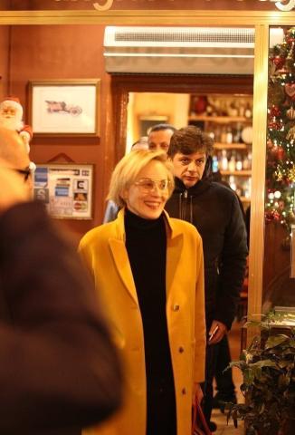 Sharon Stone: Ο φακός την τσάκωσε με τον νέο σύντροφό της