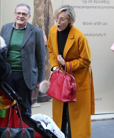 Sharon Stone: Ο φακός την τσάκωσε με τον νέο σύντροφό της