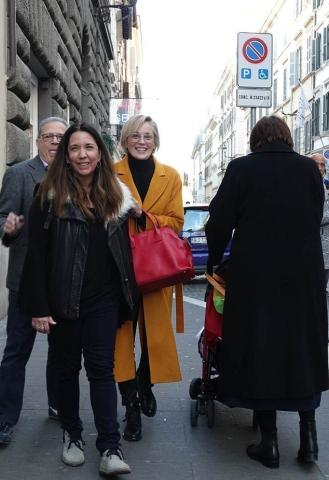 Sharon Stone: Ο φακός την τσάκωσε με τον νέο σύντροφό της