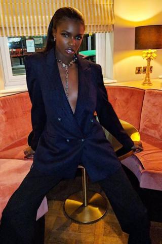 Οι μεγαλύτερες τάσεις στα party dresses του Δεκεμβρίου