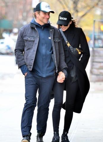 Η τρυφερή βόλτα του Bradley Cooper και της Irina Shayk διαψεύδει τις φήμες χωρισμού