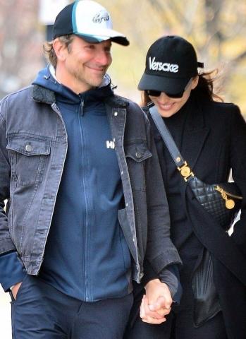 Η τρυφερή βόλτα του Bradley Cooper και της Irina Shayk διαψεύδει τις φήμες χωρισμού