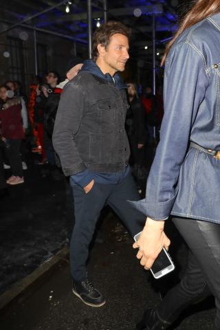 Η τρυφερή βόλτα του Bradley Cooper και της Irina Shayk διαψεύδει τις φήμες χωρισμού