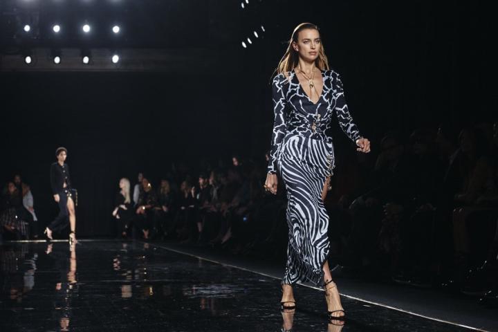 Η τρυφερή βόλτα του Bradley Cooper και της Irina Shayk διαψεύδει τις φήμες χωρισμού