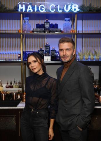 Το ζεύγος Beckham είπε να βγει ένα βράδυ κι ο Brooklyn δεν τους αφήνει σε ησυχία