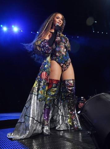 Wow! Η δημιουργία της Mary Katrantzou για την Beyoncé είναι ονειρική