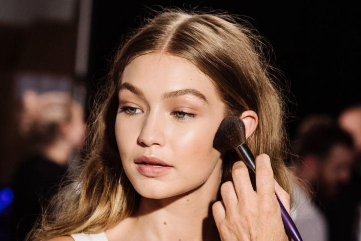 Αυτά είναι τα 12 καλύτερα make up της αγοράς (+5 tips για αψεγάδιαστο πρόσωπο)