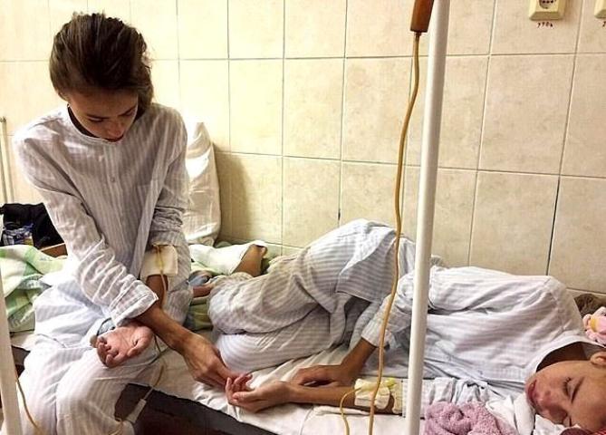 14χρονες δίδυμες κατέληξαν σε κώμα όταν σχολή modeling τις προέτρεψε να χάσουν περισσότερο βάρος 14χρονες δίδυμες κατέληξαν σε κώμα όταν σχολή modeling τις προέτρεψε να χάσουν περισσότερο βάρος