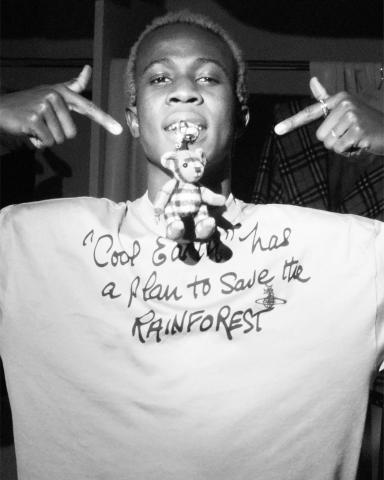 Δείτε τη συλλογή που σχεδίασαν από κοινού Vivienne Westwood και οίκος Burberry Δείτε τη συλλογή που σχεδίασαν από κοινού Vivienne Westwood και οίκος Burberry