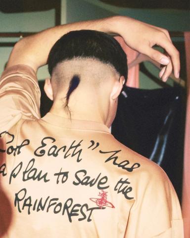 Δείτε τη συλλογή που σχεδίασαν από κοινού Vivienne Westwood και οίκος Burberry Δείτε τη συλλογή που σχεδίασαν από κοινού Vivienne Westwood και οίκος Burberry