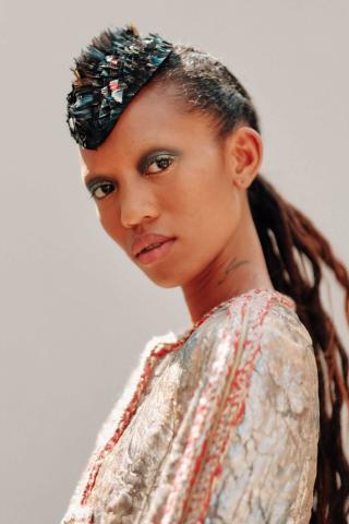 6 εορταστικά χτενίσματα που προτείνουν οι πιο γνωστοί οίκοι στον κόσμο 6 εορταστικά χτενίσματα που προτείνουν οι πιο γνωστοί οίκοι στον κόσμο