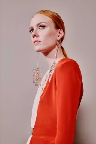 6 εορταστικά χτενίσματα που προτείνουν οι πιο γνωστοί οίκοι στον κόσμο 6 εορταστικά χτενίσματα που προτείνουν οι πιο γνωστοί οίκοι στον κόσμο