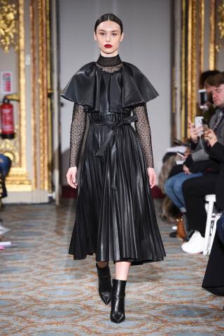 Δερμάτινο φόρεμα: 5 λόγοι που είναι το πιο must have φόρεμα του χειμώνα