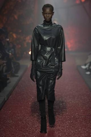 Δερμάτινο φόρεμα: 5 λόγοι που είναι το πιο must have φόρεμα του χειμώνα