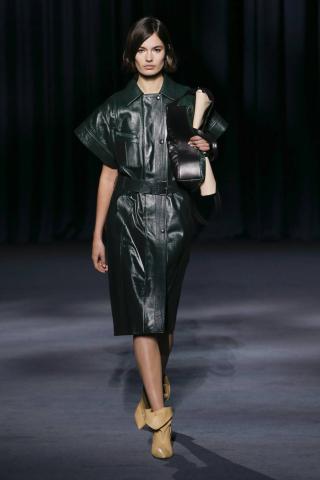 Δερμάτινο φόρεμα: 5 λόγοι που είναι το πιο must have φόρεμα του χειμώνα