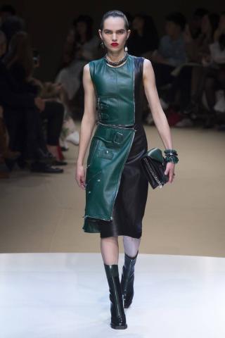 Δερμάτινο φόρεμα: 5 λόγοι που είναι το πιο must have φόρεμα του χειμώνα