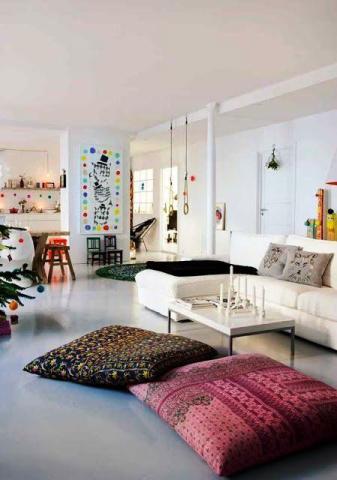 Χρησιμοποίησε τα μαξιλάρια στη διακόσμηση 