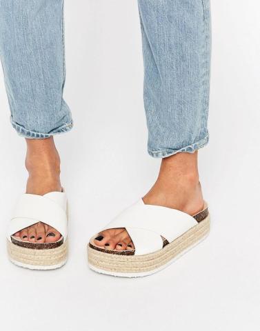 Εσπαντρίγιες: Το πιο στιλάτο παπούτσι για αυτή τη σεζόν Εσπαντρίγιες: Το πιο στιλάτο παπούτσι για αυτή τη σεζόν